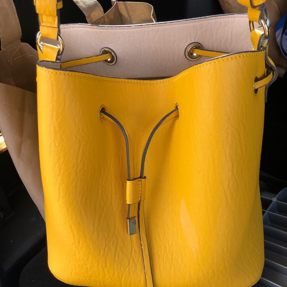 Yellow Calvin Klein bag - Picture 1 of 2
